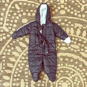EUC Old Navy Baby Snowsuit 6-12 months